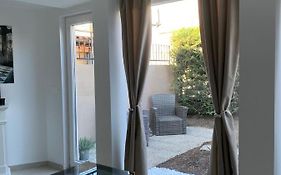 Lux Garden Apartment
